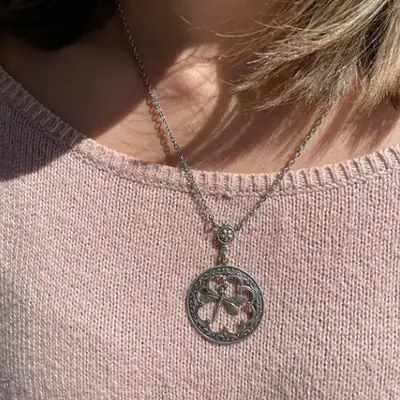 European & American Jewelry: Hollow Dragonfly Pendant Necklace