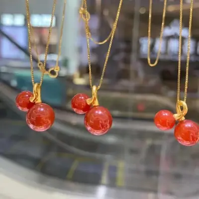 New 18K Golden Cherry Pendant Au750 Gold Inlaid Red Agate