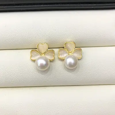 Natural Freshwater Pearl Earrings 7-8mm Steamed Round