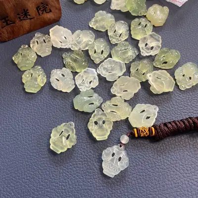 Hand Carved Jade Vase Pendants 23x19x5mm