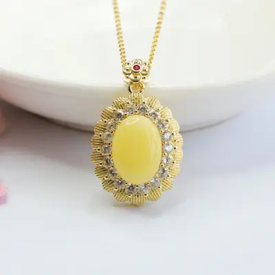 Guan Yu Yellow Amber Pendant with Crystal Set