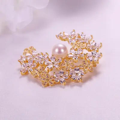 High-End Rhinestone Brooch with Freshwater Pearl