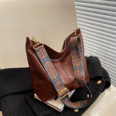 Women's Black Leather Shoulder Bag 2022 Winter New Fashion
