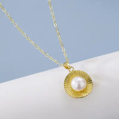 French Retro Pearl Pendant Necklace for Women