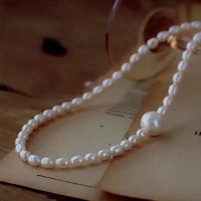 Vintage Pearl Necklace for Women Light Luxury Design