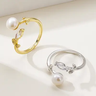 Women's Adjustable Freshwater Pearl Bracelet with Zircon