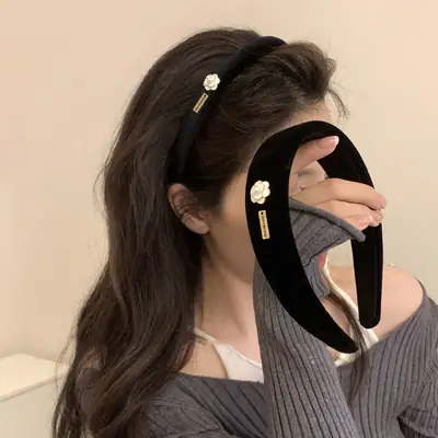 Black Vintage Flower Travel Headband for Women