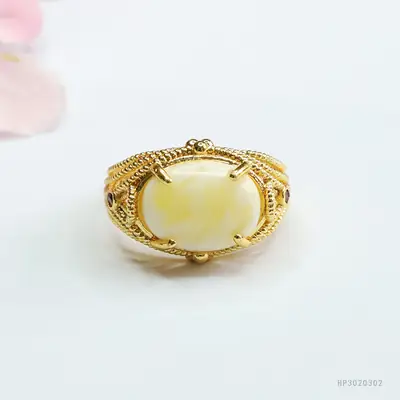 Guan Yu Natural Beeswax Ring White Flower Honey Porcelain White Amber Ring