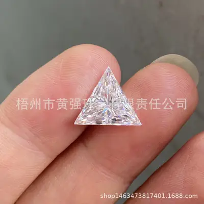 Mossan Gold Plated Right Triangle D Color VVS1