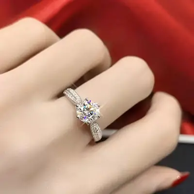 Starlight Queen Six-Claw Diamond Ring for Women