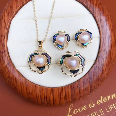 New Trendy Pearl Necklace Set with Abalone Shell