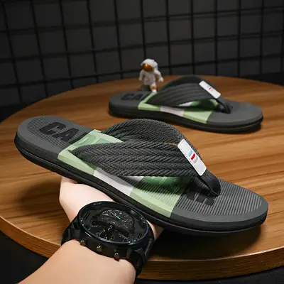 Fujian manufacturers 2022 summer new leisure slippers Korean trend Beach flip-flops outdoor fashion sandals