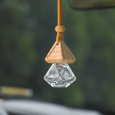 Car perfume bottle pendant car perfume bottle empty bottle aromatherapy essential oil Diamond Glass Bottle car pendant