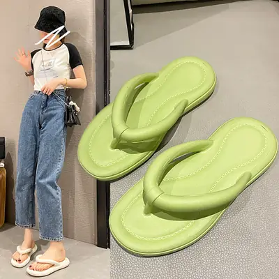 New summer poop feeling flip-flops women wear Beach beach flat feet sandals slippers women spot wholesale