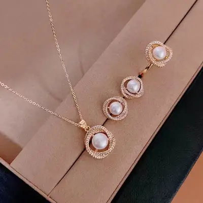Gold Pearl Pendant Necklace for Women
