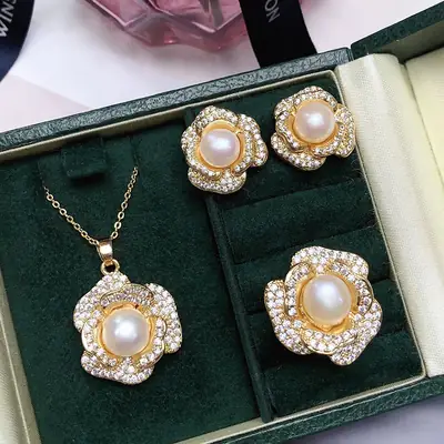Elegant Pearl Necklace Set for Women