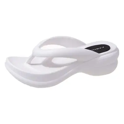Summer Thick-soled Slippers Women's Flip-flops Beach Slippers Non-slip Outfit Fashionable Cross-border Slippers Flip-flops