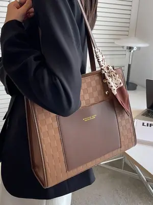 Large Capacity Women's Texturized Shoulder Bag 2023