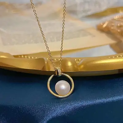 Women's Gold Pearl Necklace with Simple Niche Design