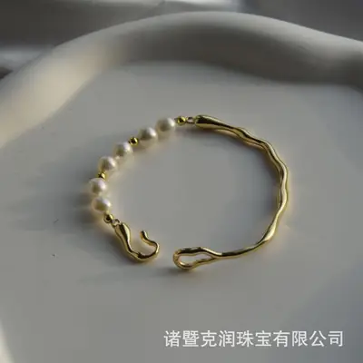 Gold Pearl Bracelet with Water Drop Design