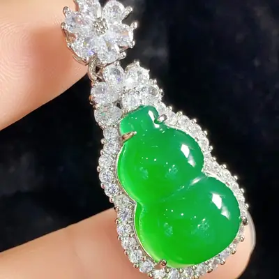 Yang Green Chalcedony Gourd Necklace with Crystal Accents