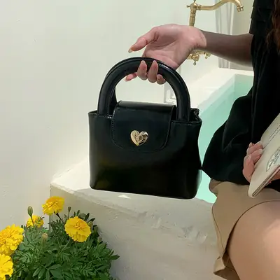Women's Heart Lock Shoulder Bag White 2026