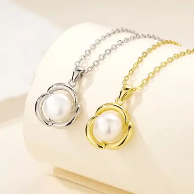 2023 French Literary Women Pearl Pendant Necklace Light Luxury Fashion