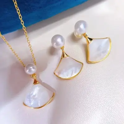 S925 Gold Pearl Heart Necklace with Sea Mother-of-Pearl Design