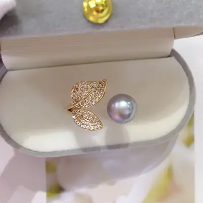 Zhuji Mountain Pearl Ring with Zircon Leaf Design
