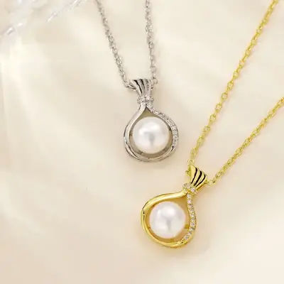 Korean Women's Pearl Pendant Necklace Light Gold White