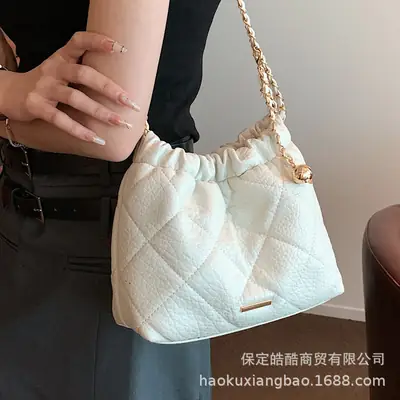 White Diamond Plaid Chain Bag for Women Summer 2023