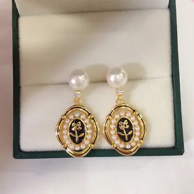 18K Gold Pearl Earrings for Women Retro Geometric Design