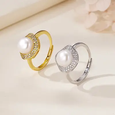 Korean Fashion Pearl Ring with Square Diamond