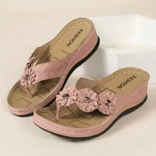 Women's Sandals 2026 Summer New Style Three-Flower Slippers Thick-Soled Flip-Flops Beach Flip-Flops Women's Sandals