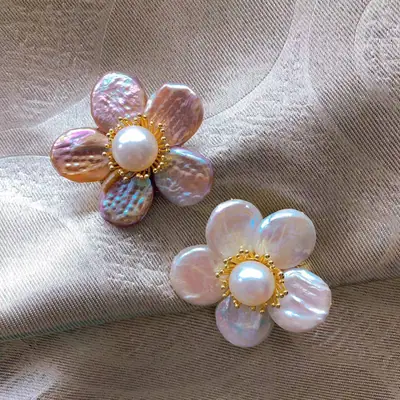 Natural Freshwater Pearl Flower Pin for Women