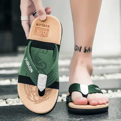 Flip-flops men's summer outer wear 2023 new sandals 39-45 yards beach excrement feeling online popular Joker clip