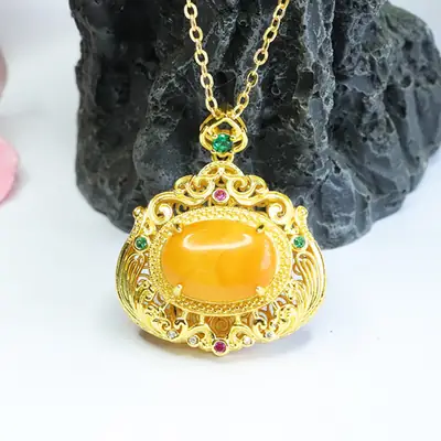 Guan Yu Amber Pendant Necklace with Full of Honey Wax Design
