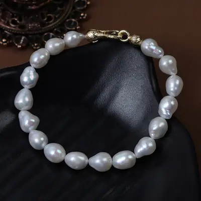 Luxury Pearl Bracelet with Gold Clasp