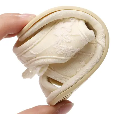Spot wholesale baby anti-skirting shoes lace bow sandals summer children's shoes 1-2 years old
