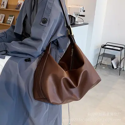 Large Capacity Women's Brown Leather Shoulder Bag 2026