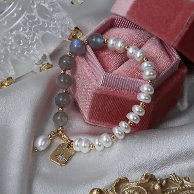 French Retro Pearl Bracelet with Square Snowflake Tag