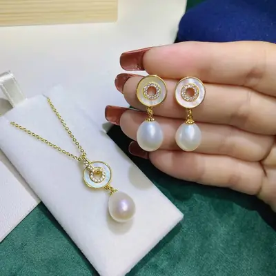 New Shiny Natural Pearl Earrings for Women