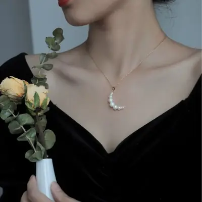 French Pearl Necklace with Retro Goddess Design