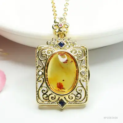 Natural Amber Flower Pendant Necklace Vintage Gold
