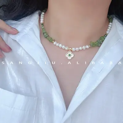 Lucky Four-leaf Clover Pearl Necklace Green Olivine