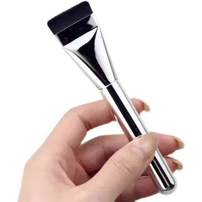 Ultra-Thin Flat Head Concealer Brush for Bare Skin Coverage