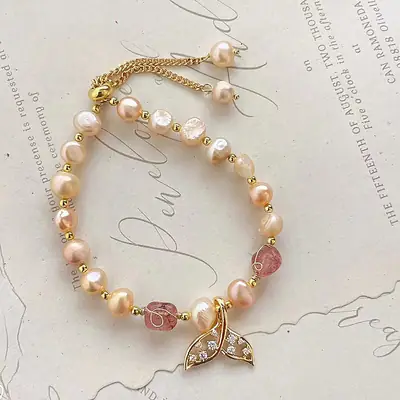 Elegant Pearl Bracelet with Fishtail Design