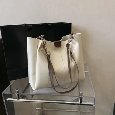 Women's Large Capacity Black Leather Tote Bag