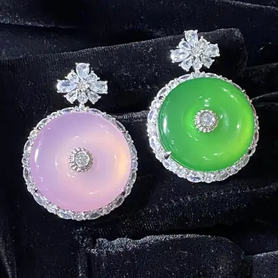 Yang Green Chalcedony Pendant with Gold Plating
