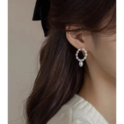 Women's French Temperament Pearl Earrings Silver Needle Set
